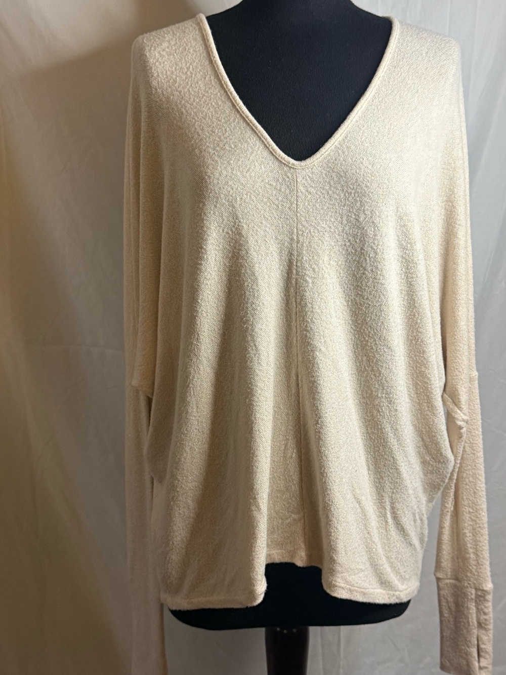 Sen Cream Metallic Gold Thread V-Neck Dolman Sleeve Top Women’s One Size